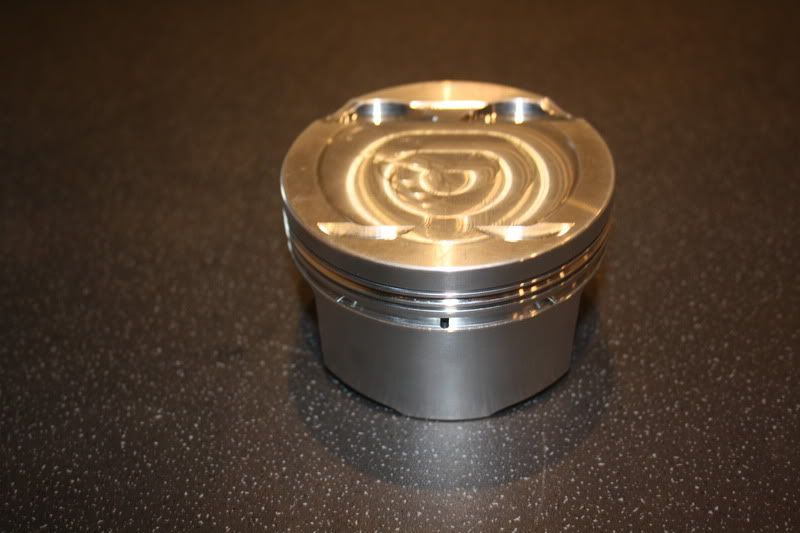 Evo X pistons Who can tell what is wrong? Mitsubishi Lancer